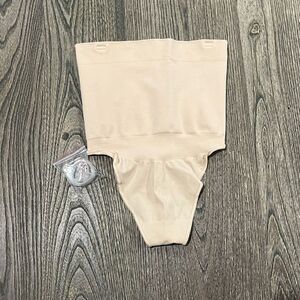 NWOT Skims Seamless Sculpt High Waist Thong Brief Shapewear Fitted Sand Size M
